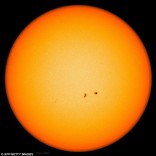 Masiva de manchas solares que se ha duplicado en tamaño en los últimos días podría enviar las tormentas solares hacia la Tierra.Hno.Danilo Masiva de manchas solares que se ha duplicado en tamaño en los últimos días podría enviar las tormentas solares hacia la Tierra.Hno.Danilo