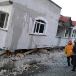 “Un terremoto de 7,1 grados al sur de México dejó cuatro muertos” “Un terremoto de 7,1 grados al sur de México dejó cuatro muertos”