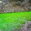 Río Valira que cruza Andorra y Cataluña, España. de color Verde fosforescente.Ciencia avanzando